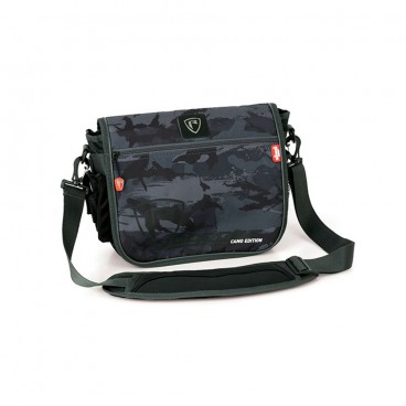 MUSETTE VOYAGER CAMO MESSENGER BAG